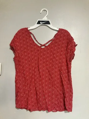 T-shirt rouge In Extenso – Taille 38, motifs blancs et détail croisé dans le dos
