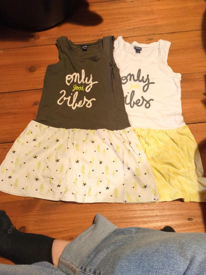 Lot Robes good cubes gris jaune blanc Kiabi 5 ans