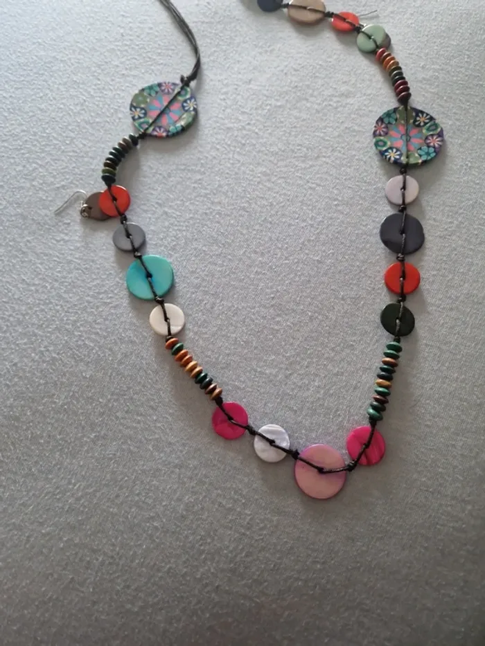 Collier et boucles d'oreilles - photo numéro 2