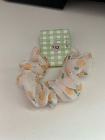 Chouchou blanc avec fruits