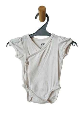 Body croisé à manches courtes (motif ajouré) - H&M fille 1-2 mois (56cm)