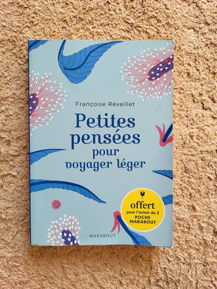 Livre Petites pensées pour voyager léger de Françoise Réveillet - Développement personnel