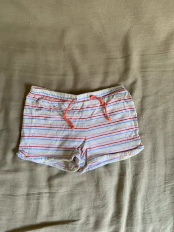 Short fille