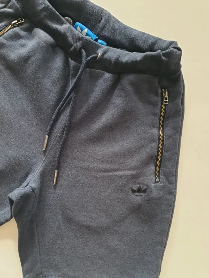 Short sport bleu Adidas, taille XS