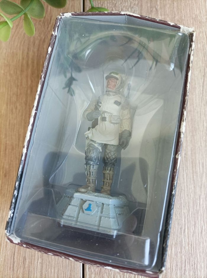 Figurine rebel hoth soldier pièce d'échecs star wars Altaya - photo numéro 1