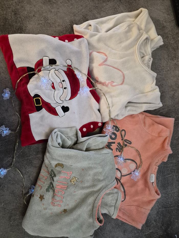 Lot 4 Pyjamas une pièce