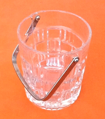 Années 1970  Seau à glace  Verre moulé et ciselé  Décor géométrique