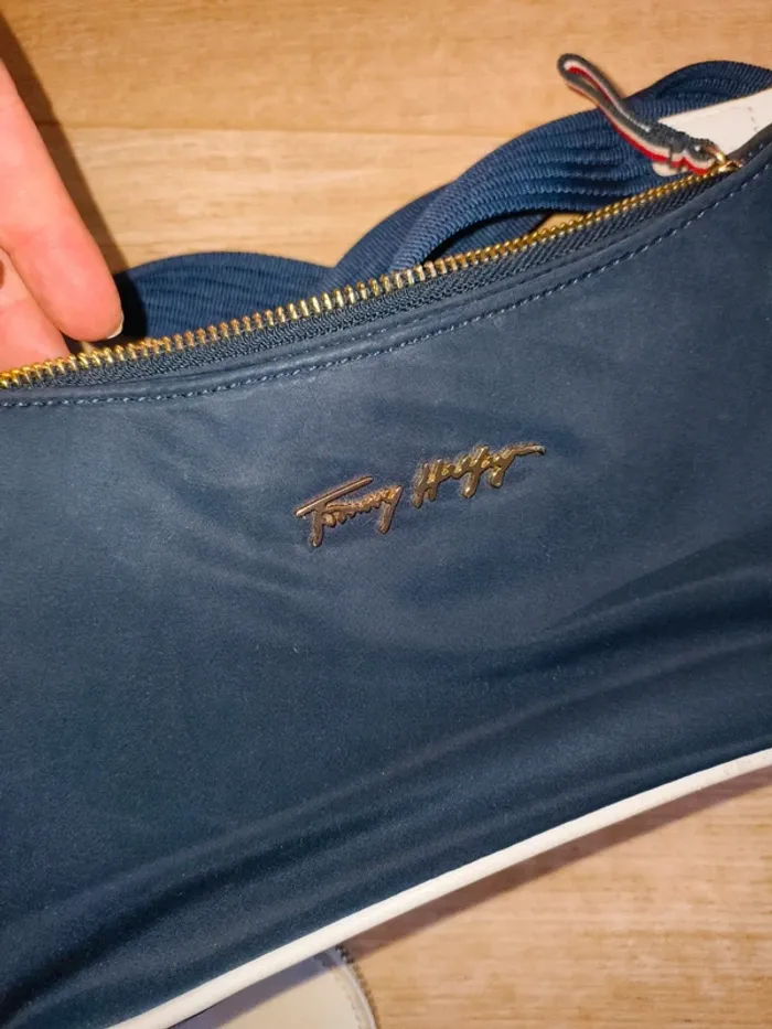 Sac à bandoulière Tommy Hilfiger excellent état bleu marine - photo numéro 6