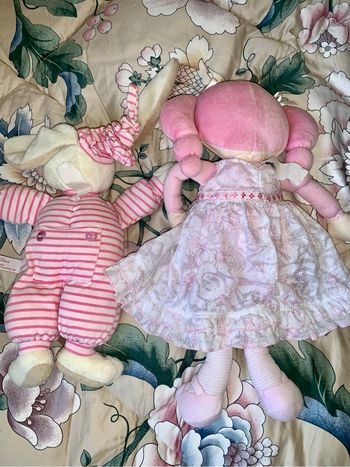 Lot vintage Corolle.  Poupée et peluche lapin musicale