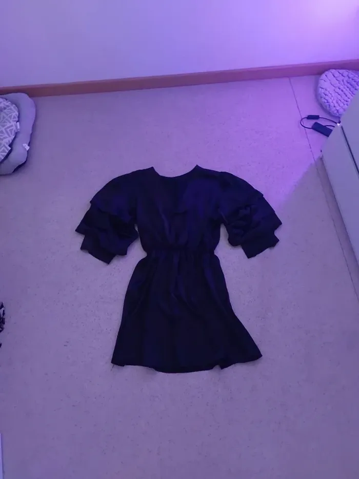 Très jolie robe chic