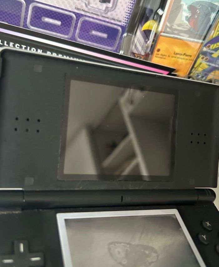 Nintendo DS Lite Édition Collector Guitar Hero - photo numéro 6