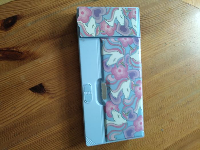 Lot thème licorne réveil, boîte à bijoux musical, sac, réveil, plumier - photo numéro 4