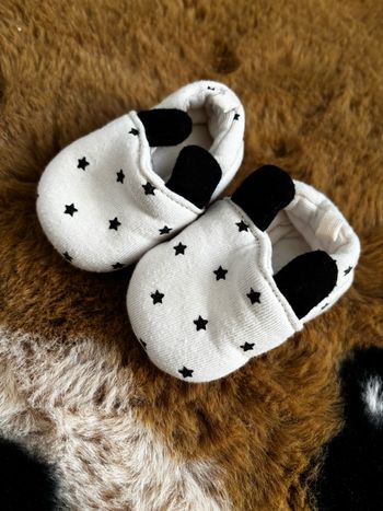 Chaussons étoiles KIABI t.0-3m