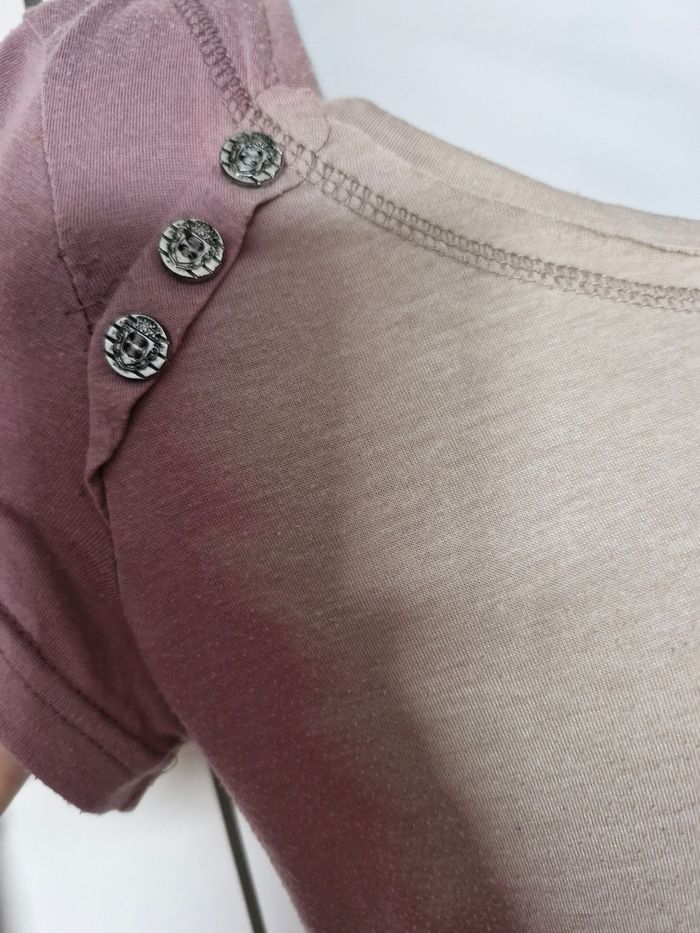 Sublime petit haut Tie&Dye tendance boutons de roses - photo numéro 4