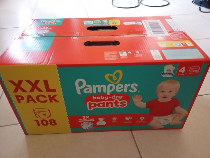 Gros Pack XXL Pampers pants taille 4 neuf