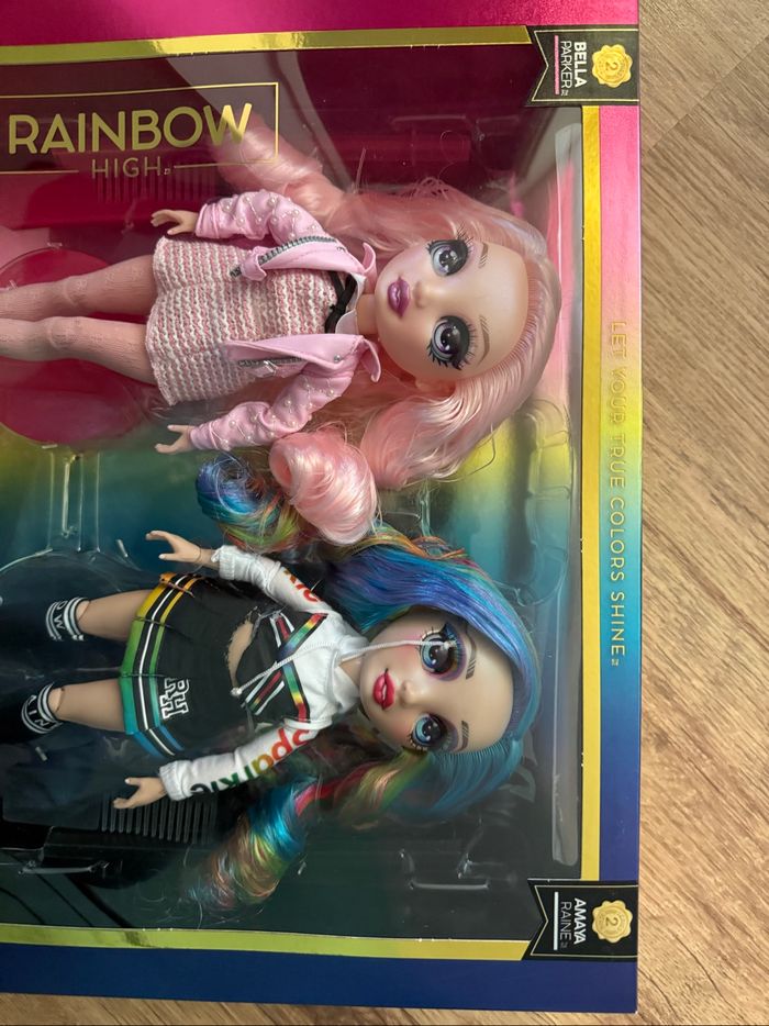 Coffret rainbow high Bella et Amaya