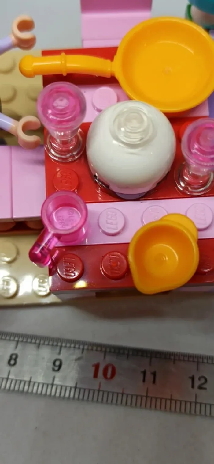 Salle à manger cuisine avec personnages lego - photo numéro 6