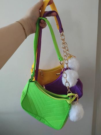Sac à épaules neuf avec pompon