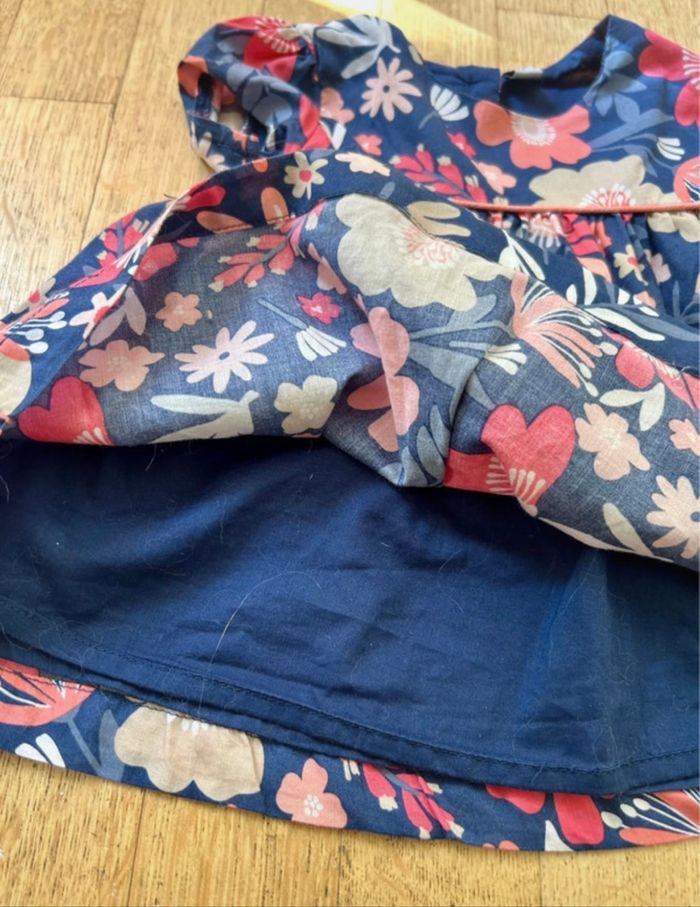 Robe fleurie taille 3 mois - très bon état - photo numéro 4
