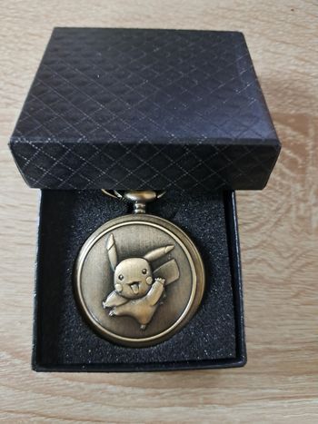 Montre à  gousset  Pokémon Pikachu vendue dans un coffret cadeau