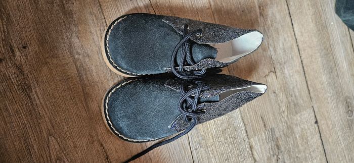 Chaussure neuf taille 25