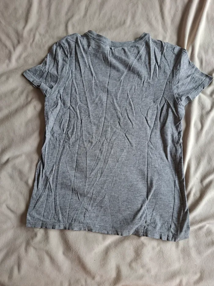 t-shirt gris garçon dessin sur le devant taille 12 ans, marque Kiabi, en très bon état - photo numéro 3