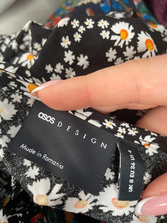Robe courte moulante ASOS Design col montant dos nu - Imprimé marguerites - photo numéro 5