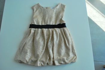 Robe de fête taille 9 mois