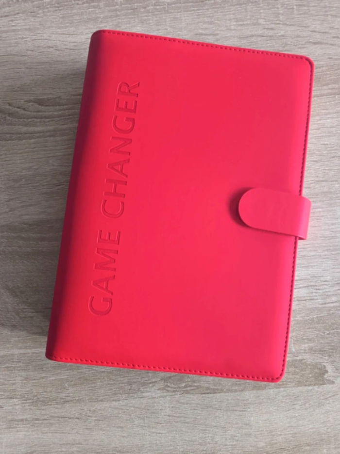 Un agenda business coach en cuir rouge