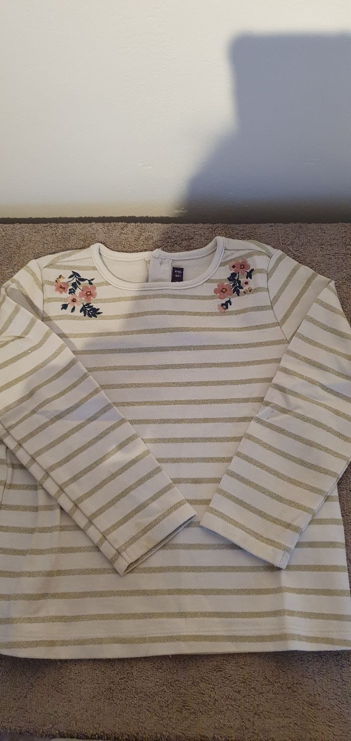 Lot de vêtements fille 5/6 ans - photo numéro 9