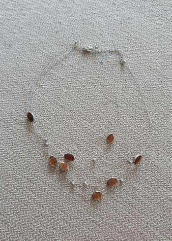 Collier Chaînes fines et perles ambre