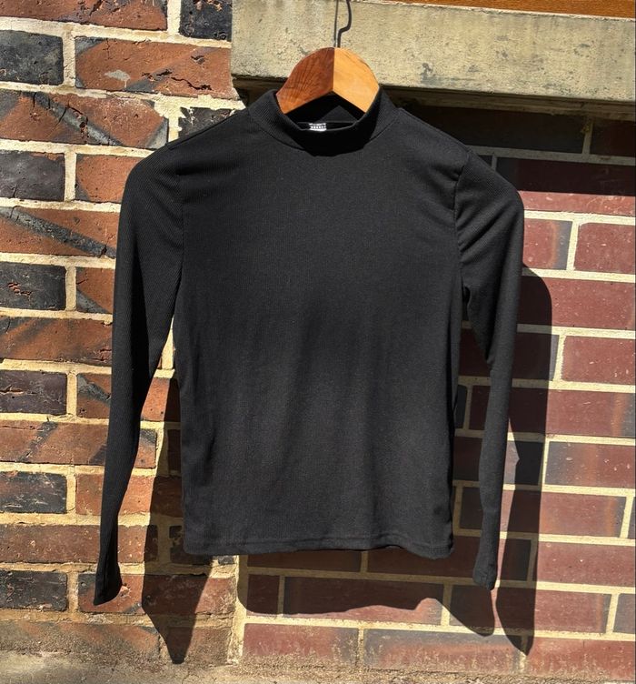 🖤 T-shirt noir col montant côtelé – 11-12 ans - photo numéro 1