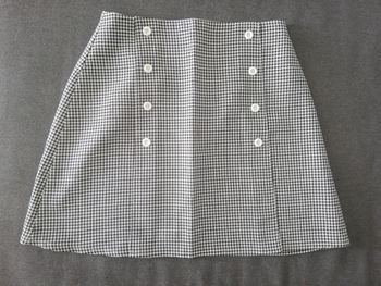 Jupe à carreaux noire et blanche