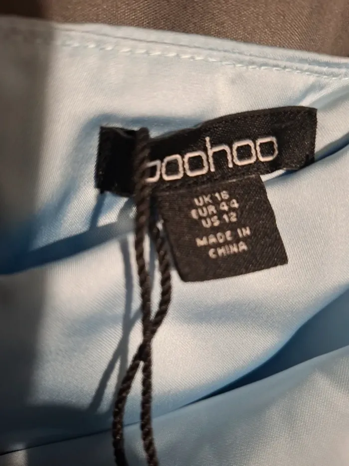Robe bleue clair satinée Boohoo T44 Neuve - photo numéro 2