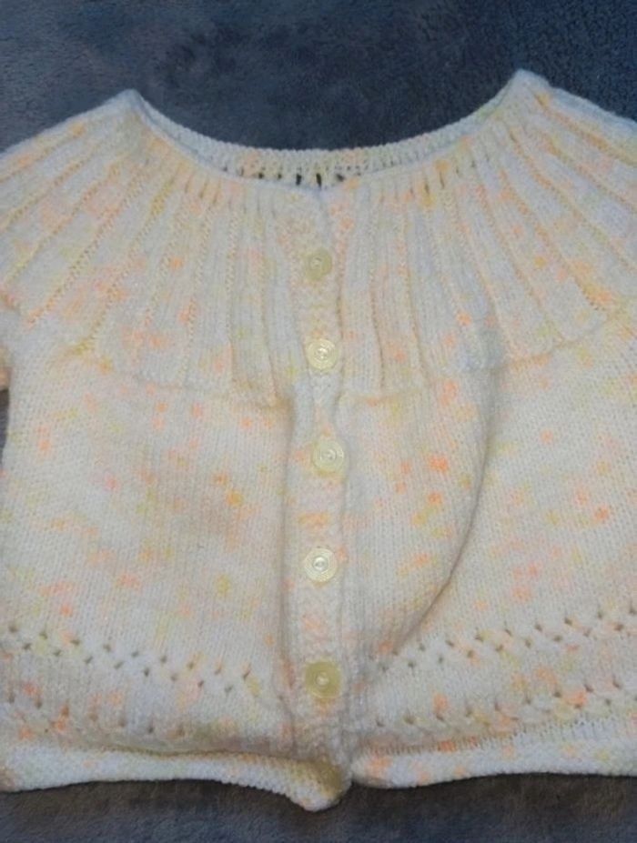 Lot brassière + gilet jaune naissance + chaussons - photo numéro 5