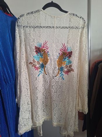 gilet kimono en fine dentelle couleur crème/écru taille S/M.