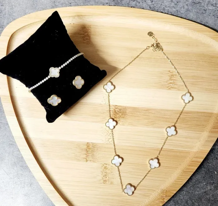 Collier + Bracelet + Boucles d’oreilles