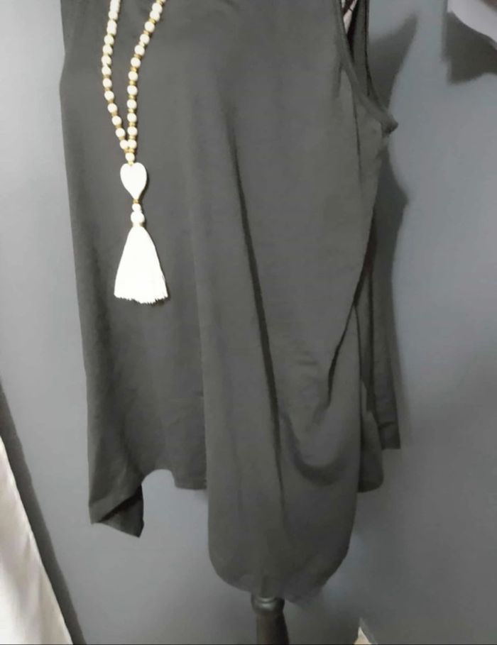 Débardeur Grande Taille 48 – Col Rond Élégant & Ourlet Asymétrique Noir - photo numéro 4