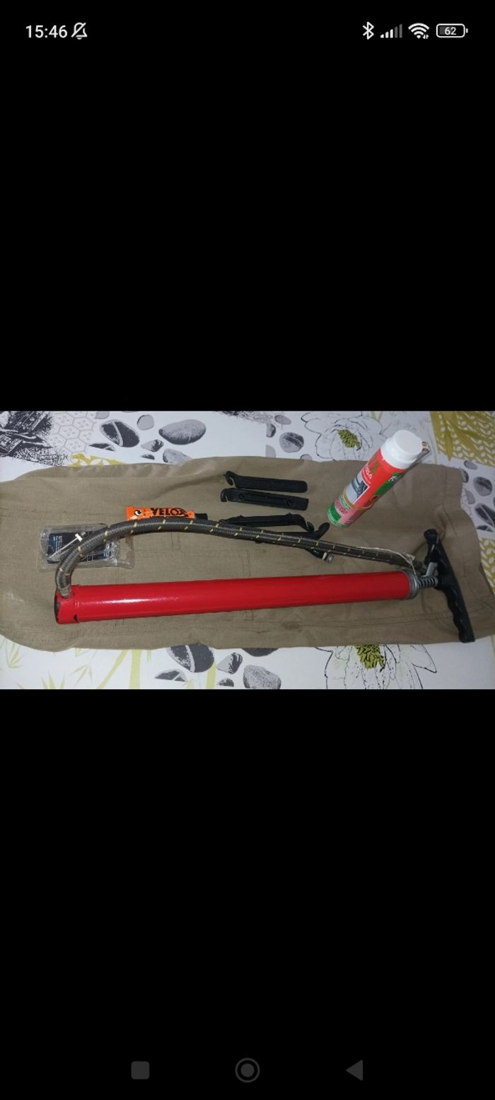 Pompe à vélo + matériel réparation crevaison vélo - photo numéro 2