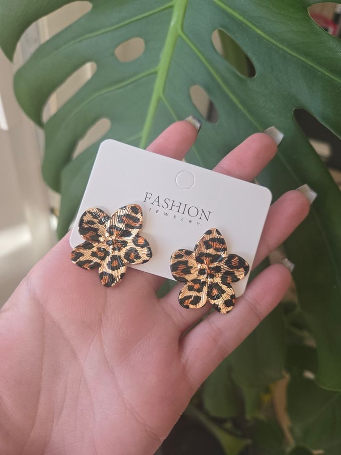 Magnifique boucle d'oreille leopard - photo numéro 2