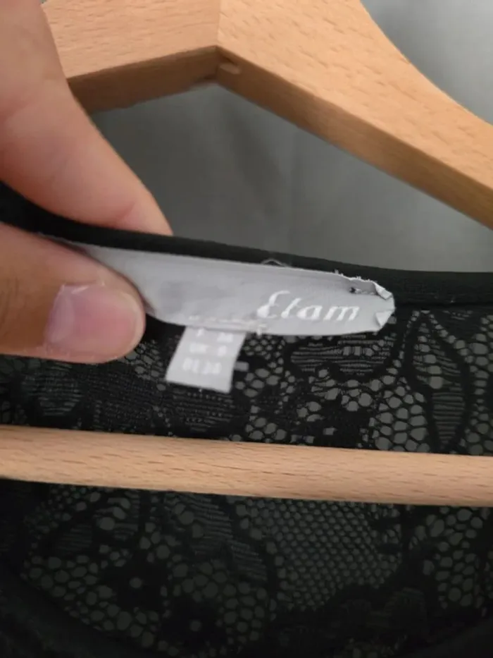 Robe noir avec manches dentelle - photo numéro 2