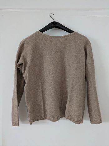 Pull beige dentelle dans le dos