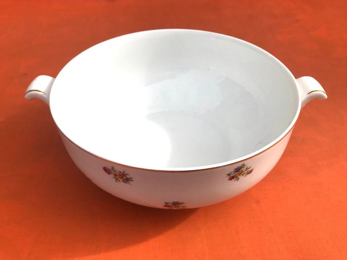 Ancienne soupière  P.N France  Porcelaine blanche liseré or à décor brassées de fleurs - photo numéro 7