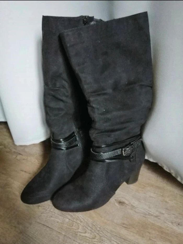 Bottes noires - photo numéro 3