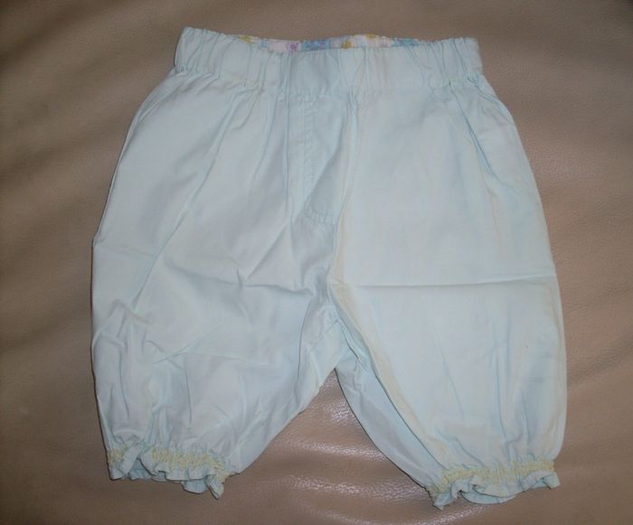 pantacourt fin 12 mois en très bon état - photo numéro 3