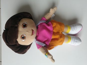 poupée peluche dora