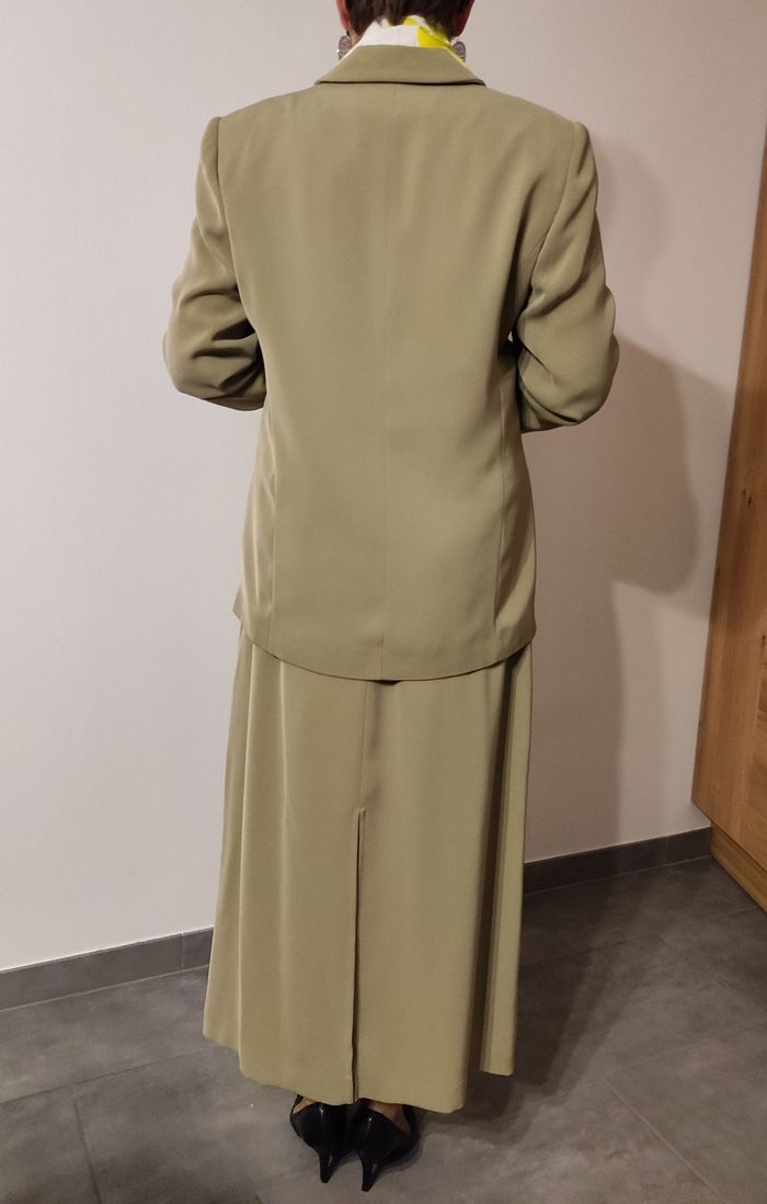 Ensemble tailleur jupe  longue et veste - photo numéro 2