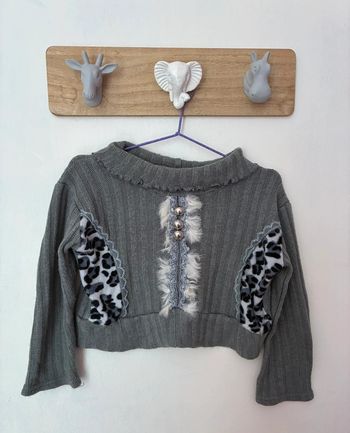 Joli petit pull original, taille 2 ans, sans marque.