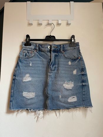 Jupe en jean trouée 