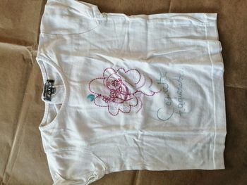 T shirt blanc avec motif fleur